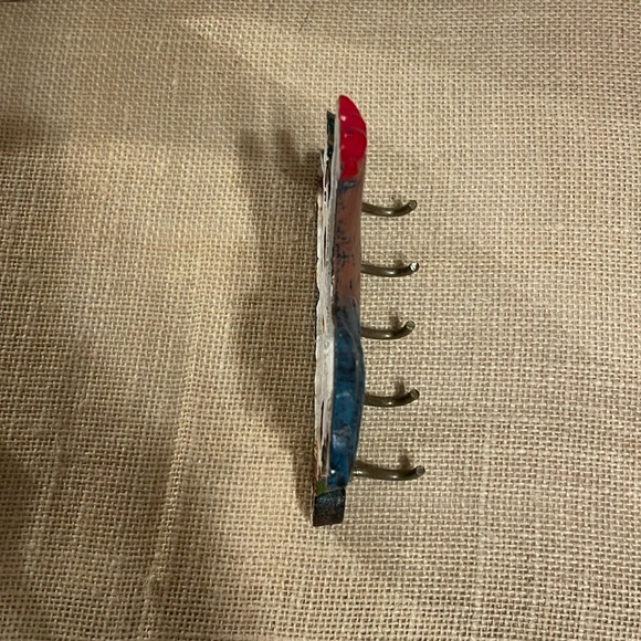 Vintage Cast Iron Rooster Key Rack with 5 hooks  4.5" x 5" - Picture 4 of 4